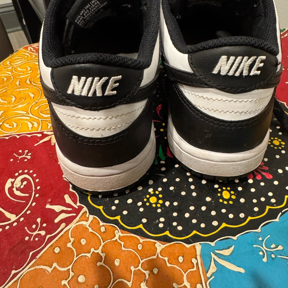 Nike Panda Dunks - Picture 4 of 5